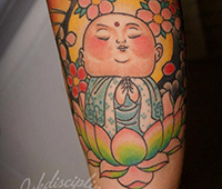 tatuaje japonés a color en la pierna: emeperador